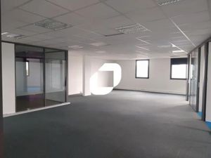 A VENDRE OU A LOUER  BUREAUX PROCHE PERIPHERIQUE ET ZONE COMMERCIALE