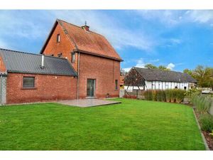 GERENOVEERDE WONING MET 3 SLPK EN LEUKE ONDERHOUDSVRIENDELIJKE TUIN IN BERBROEK