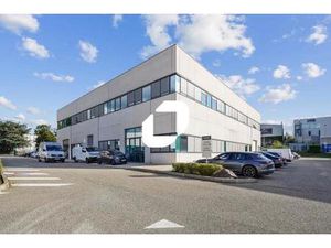 A LOUER  Idéalement placé et proche transports en commun