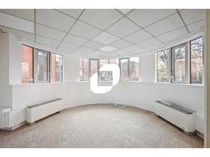 A LOUER  LOCAUX LIVRES RENOVES