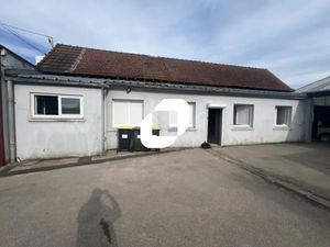 A LOUER  LOCAUX REFAITS A NEUF IDEALEMENT SITUES