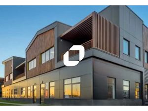 A LOUER  LOCAUX D'ACTIVITES NEUFS PROCHE A13