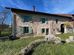 Vente maison 7 pièces 148 m² Clairvaux-les-Lacs (39130)