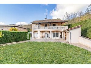 Maison 194 m²  terrain 3102 m²  garage double et dépendances