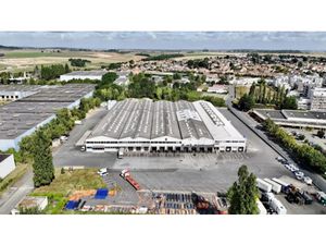 Location locaux professionnels 1000 m² à Louvres (95380)  10 000 €