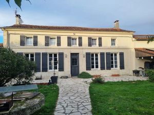 Vente maison 12 pièces 361 m² à Louzignac (17160)  499 800 €