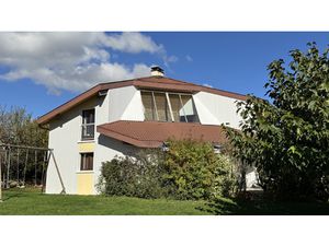 EXCLUSIF : rare villa d'architecte à Metz-Tessy dans quartie