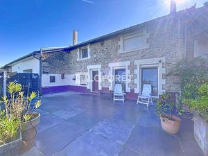 Maison de caractère située à Germont