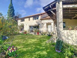 Jolie maison en pierre avec terrain