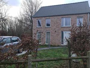 Maison quasi neuve dans grand jardin arboré