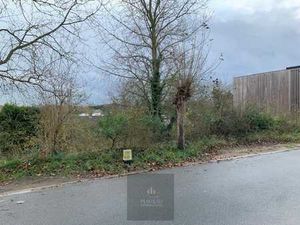 Belle parcelle de terrain à bâtir de 956 m² située dans l...