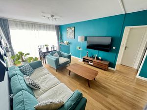 APPARTEMENT - QUARTIER MAIRIE - LIVRY GARGAN