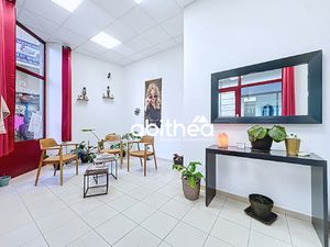 FOND DE COMMERCE SALON DE COIFFURE EXTREMEMENT BIEN SITUÉ CE