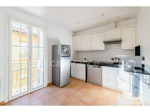 Appartement à vendre 3 pièces CASSIS (13)  sur le port  balcon !!