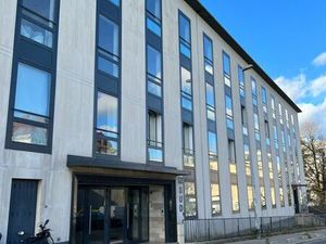 Vente bureau 4 pièces 62 m² Saint-Denis (93200)