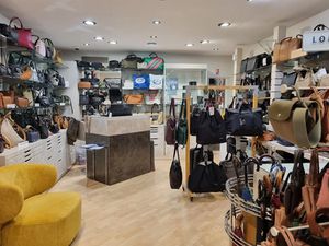 Vente locaux professionnels 45 m² à Manosque (04100)  130 000 €