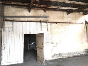 ANGOULEME (16000) Grand garage / entrepôt de 115