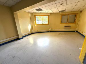 Location locaux professionnels 560 m² à Rouen (76000)  3 351 €