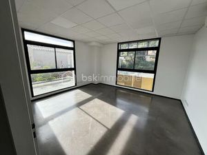 Local d'activités de 155 m² à Hyeres