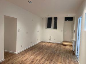 APPARTEMENT situé au premier étage d'une copropriété en plei