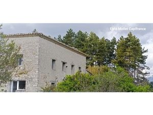 Corps de ferme avec source naturelle et 2 6 ha de terrain – Limans