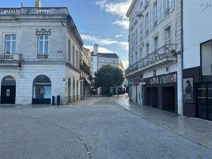 Location commerce POITIERS 237 m²