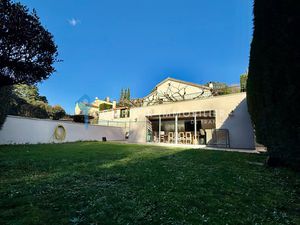 Villa 6pièce(s) 4chambre(s) 159 m² Alès (30100)