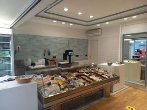 Handelspand met woonst op topligging