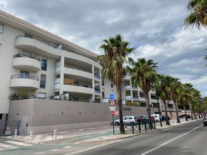 Location Parking LA GARDE 83130