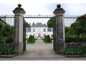 Belle propriéte de 500 m2à 10km de Chinon et 40 km de Tours idéale 6 chambre d hôtes et 3 