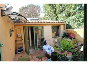 Très Joli Bien ATYPIQUE de type 3/4 pièces avec COUR INTERIEURE ensoleillée