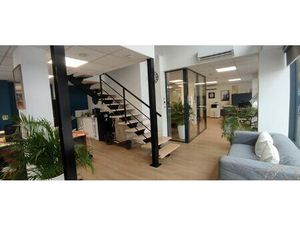 LOCAL 21 ML EN ANGLE PROCHE TRAMWAY