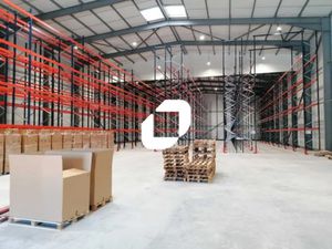 Entrepôt logistique avec 3 quais niveleurs ! Rare sur le secteur