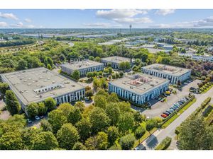 Local disponible à la location de 648 m² à Lisses (91)