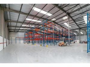 A LOUER - surface de stockage/activité de 2 200 m² à Dammartin en Goële
