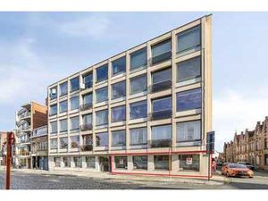 Locaux commerciaux polyvalents (180 m²)