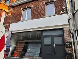 Belle maison de commerce en plein centre d'Hannut !