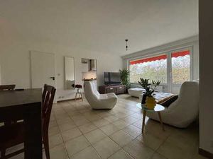 Bright apartment in green surroundings