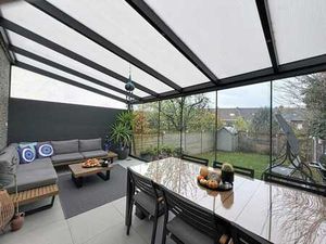 Maison unifamiliale  4 chambres  2 SDB  véranda et jardin.