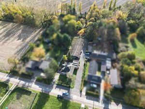 Rustig gelegen woning met grote hangaar in bosrijke omgeving