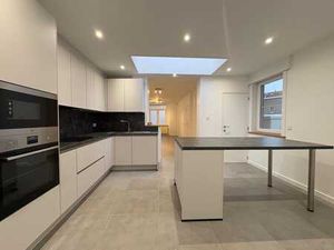 Maison rénovée avec 4 chambres  2 SDB et garage