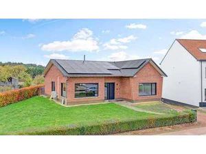 À vendre: maison rénovée avec grand jardin