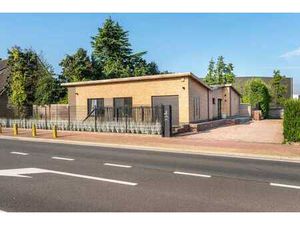 Gelijkvloerse villa met verwarmd zwembad op 1.056 m² in Z...