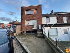 MAISON BEL ETAGE 3F- 2CH POSS 3 -COUR -2 ENTRÉES IND-GARAGE