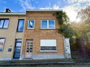 Spacieuse maison bien située avec jardin de ville.