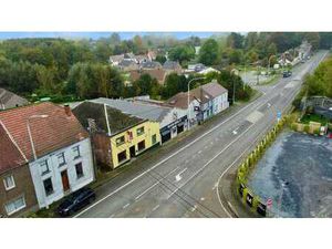 Situation idéale - Maison de commerce avec de beaux volumes