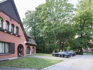 Vrijstaande villa (te renoveren) op slechts 50 meter van ...