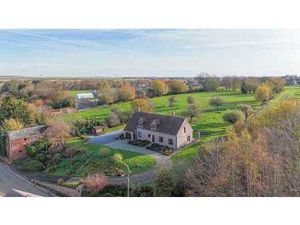 VILLA + 1 HE DE PATURE ET 2 TERRAINS A BATIR