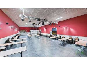 Immeuble mixte : salle des fêtes et espace polyvalent