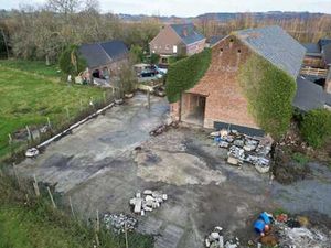 HANGAR DE 300m2 + 650m2 D'ESPACE DE STOCKAGE A LOUER